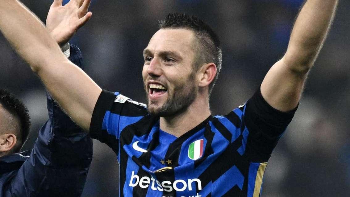 De Vrij: "Se è il mio ultimo anno all'Inter? Non ne so niente. Vorrei restare, mi sto divertendo moltissimo"