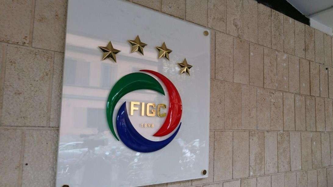Figc, aggiornato il protocollo anti-Covid: sì ai test antigenici rapidi, cambia la durata dell'isolamento  