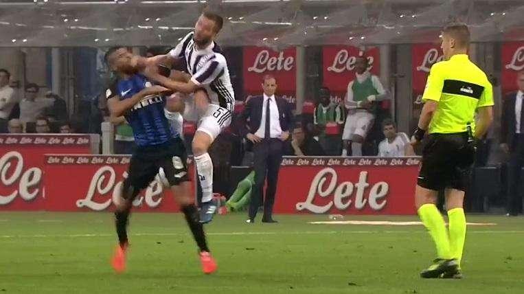Pjanic: "Posso capire come si sente Dybala. Rafinha? Mi piacerebbe si ricordasse la rimonta e non Orsato"