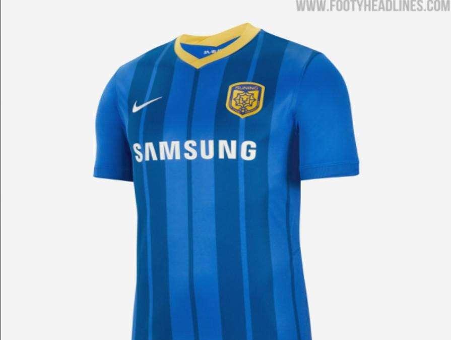 Jiangsu Fc, pronta la maglia per il 2021: niente nero-azzurro, si torna al blu con colletto giallo