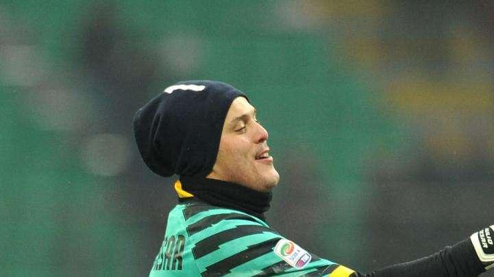 Julio Cesar campione totale: imita Ramazzotti e...