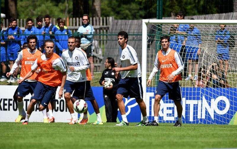 SEDUTA POMERIDIANA 10.07.14 - Parte finale con lavoro atletico. Kuz a Juan Jesus: "Sei in forma!". Applausi per WM