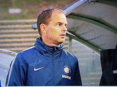 Applausi dei tifosi per De Boer, il tecnico ricambia