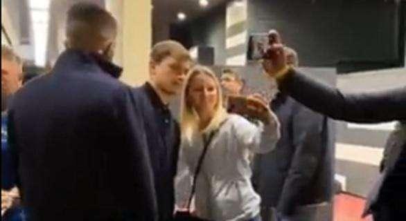 VIDEO - Barella rassicura i tifosi a Udine: "Sto bene"