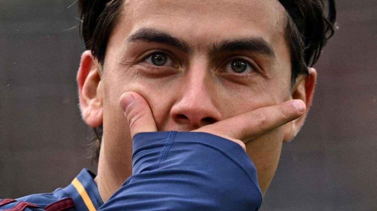 Serie A, Dybala MVP di dicembre: battuti Barella e altri quattro candidati. De Siervo: "Categoria rara"