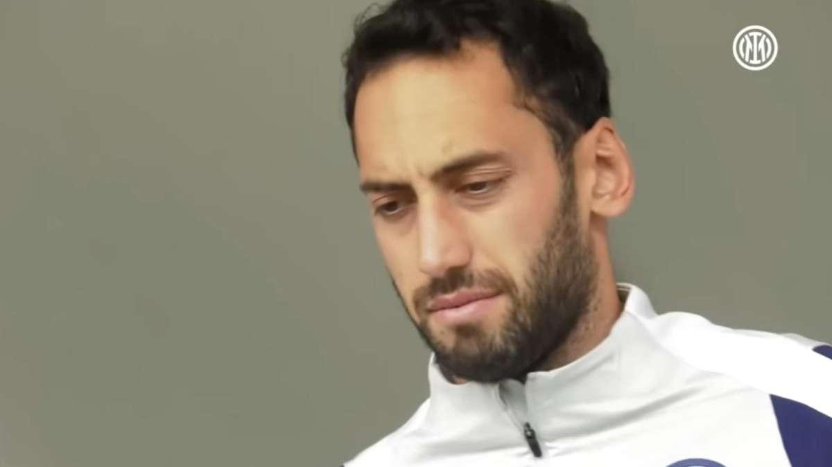 Il giornalista turco Akın: "Calhanoglu mi ha detto di volere il Galatasaray, c'è la trattativa"