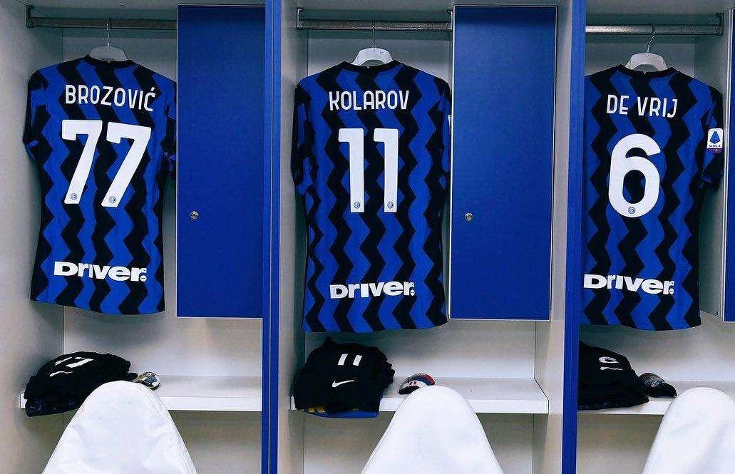 FOTO - Prime immagini dallo spogliatoio: l'Inter indosserà la prima maglia 'Home'