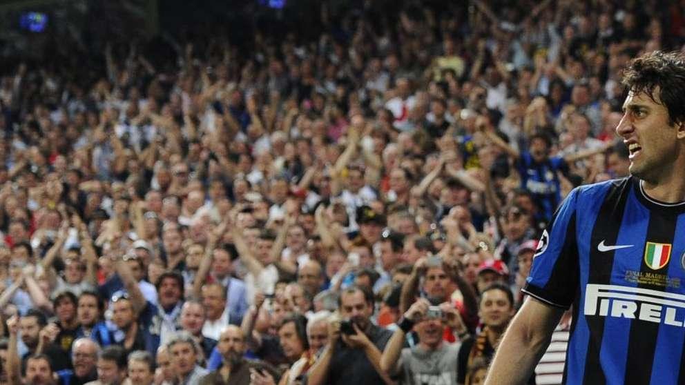 Milito compie 44 anni, l'Inter: "Resterà sempre il Principe che ha realizzato una straordinaria favola"