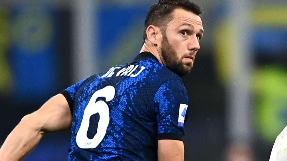 FcIN - De Vrij non pensa di partire e attende segnali dall'Inter. No a una ricca offerta estera