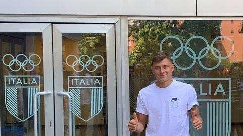 VIDEO - Barella, è tempo di visite: il centrocampista al Coni per l'idoneità sportiva. Molti tifosi ad accoglierlo