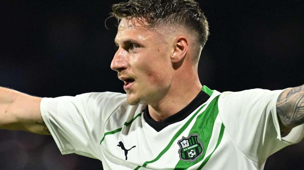 Sassuolo, Pinamonti: "Inter a un passo dallo scudetto? Salvezza faticosa, fatemi concentrare su quella"