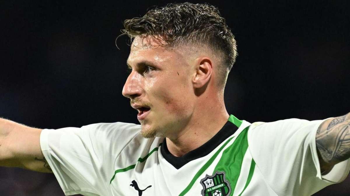 UFFICIALE - Genoa, un rinforzo prima dell'Inter: ecco Pinamonti in prestito con opzione di riscatto dal Sassuolo