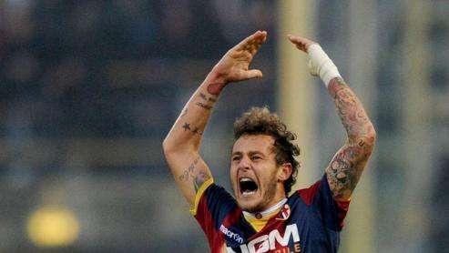 Bologna-Milan, 1-1 al 45': Pazzini gol, ma che rigore!