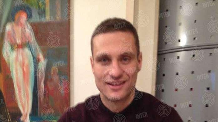 FOTO - Vidic-Inter, ecco il momento della firma