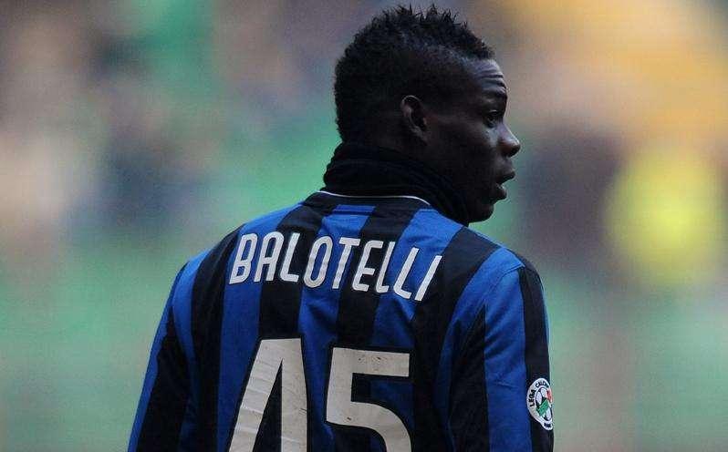 Boniek: "Totti doveva dare un pugno in faccia a Balotelli"