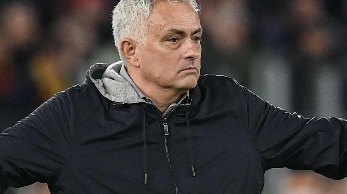 Mourinho schiera il suo miglior undici: Zanetti rappresenta l'Inter