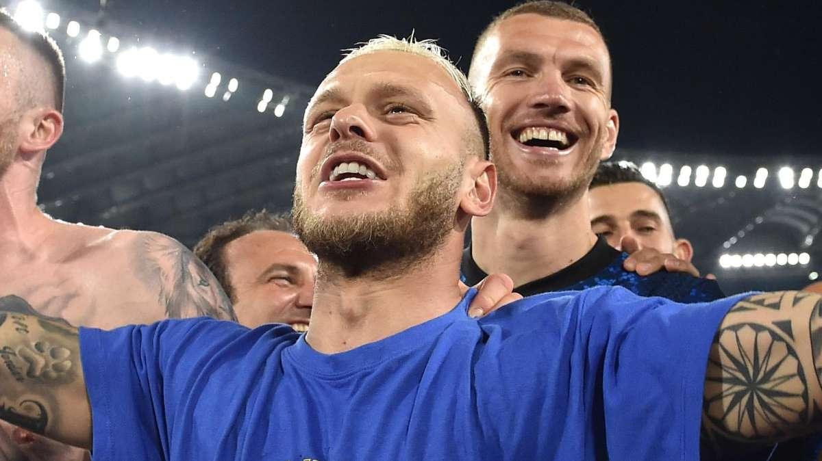 Dimarco dedica il trionfo ai tifosi: "Campioni per noi e per voi"