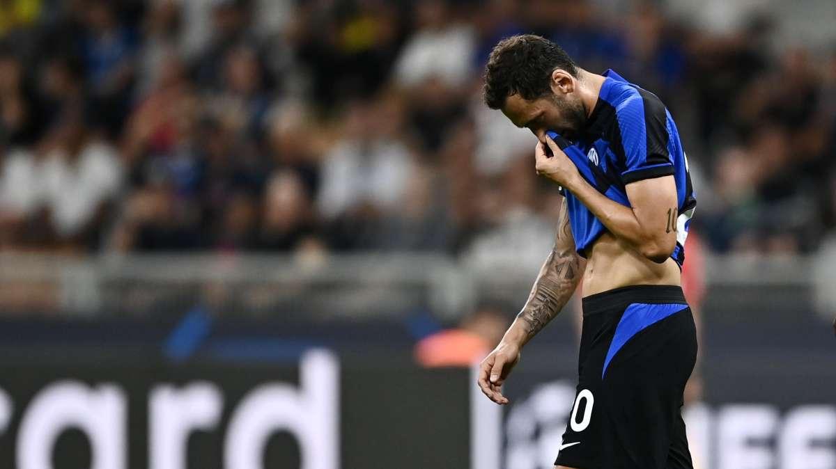Calhanoglu stop, distrazione al flessore: niente Udinese-Inter, sarà rivalutato la prossima settimana