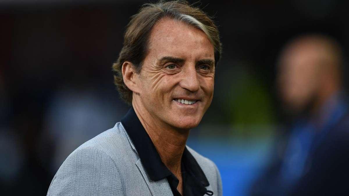 Mancini, dribbling con il sorriso: "Io Ct dell'Italia? Prossima domanda"