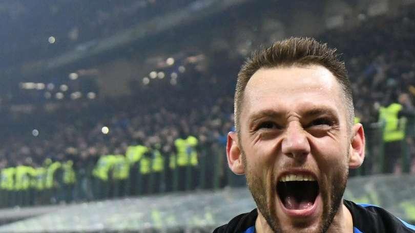 De Vrij: "Il premio di miglior difensore in A conferma il mio livello. Il mio gioco? Non sarò mai uno 'sporco'"