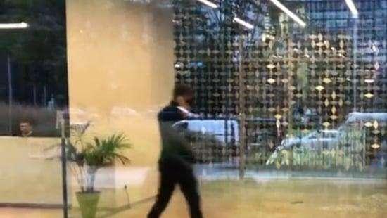 VIDEO - Inter-Darmian, si attende l'ufficialità: gli agenti Tinti e Castellini arrivano in sede 