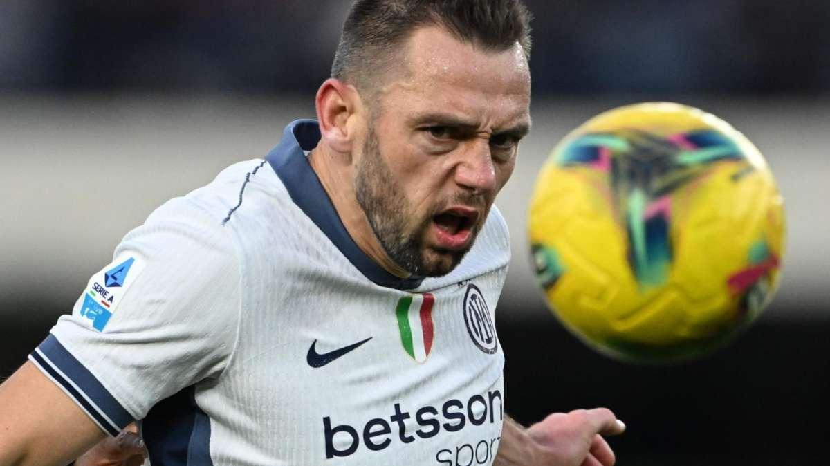 Fiorentina-Inter, De Vrij emerge nel grigiore generale. Lautaro avvicina Thuram