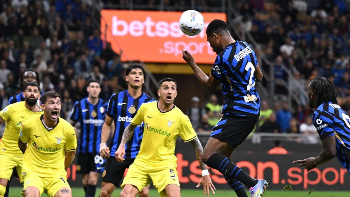 Dumfries ritrova la Lazio, è la sua vittima preferita: 3 gol nelle ultime 3 partite. Nel mirino il record di Oddo