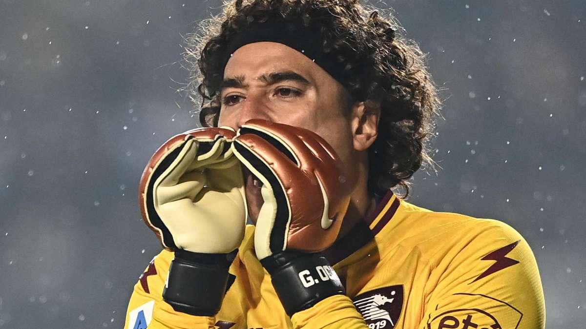 Ochoa, messaggio a Inter e Milan: "Ho il passaporto comunitario e i club lo sanno. Spero di giocare in Champions"
