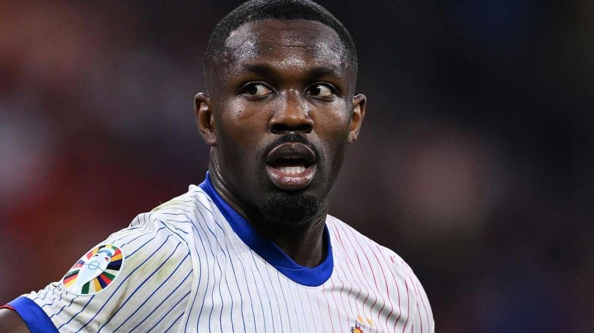 VIDEO - La Francia torna alle origini: Thuram bacia la maglia dell'Olympique de Neuilly