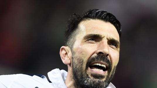 Presenze in Serie A, Buffon aggancia Javier Zanetti