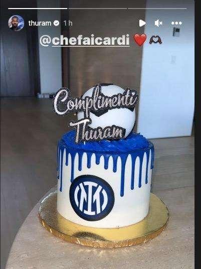 Marcus Thuram festeggia il suo arrivo all'Inter... con una torta al 100% nerazzurra