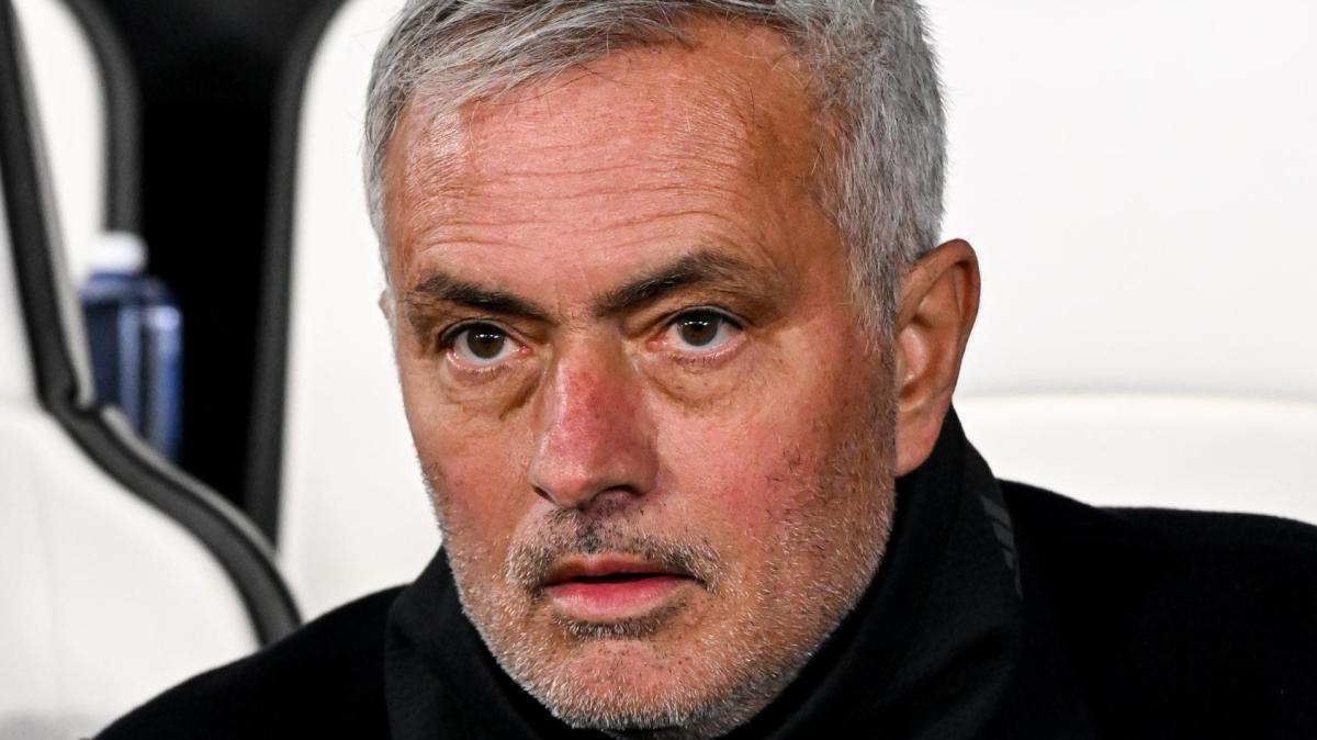 Real, Mourinho: "Non ho un undici ideale. Dumfries? Alto livello"