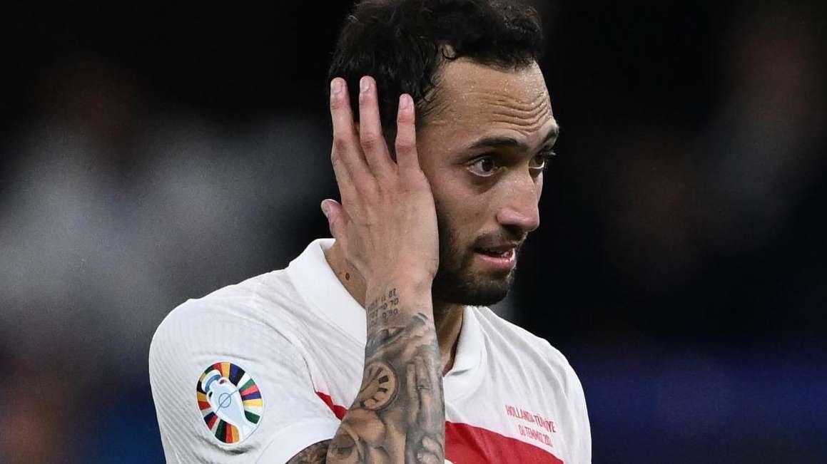 Turchia-Galles, Calhanoglu lascia il campo al 45': "Ho sentito pizzicare, domani farò la risonanza"