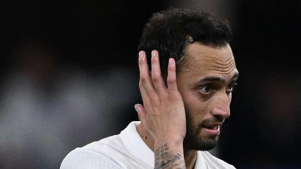 Verso Galles-Turchia, Calhanoglu sente ancora dolore all'anca: oggi si è allenato a parte