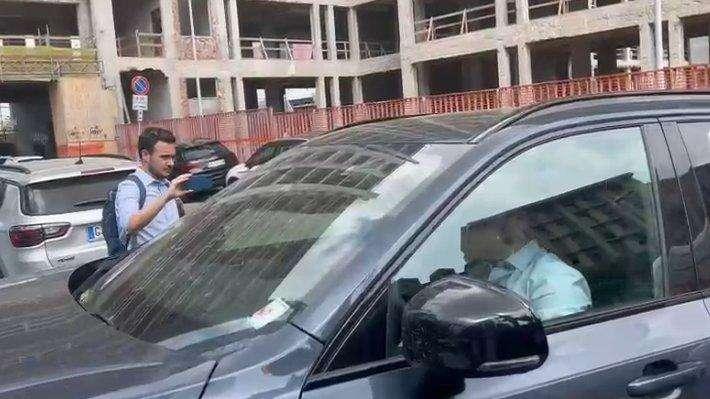 VIDEO - L'avvocato Capellini, l'uomo dei contratti, arriva nella sede dell'Inter