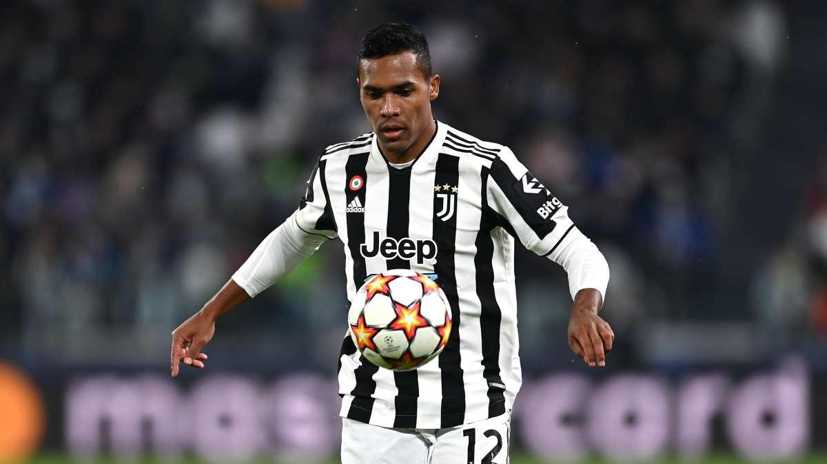 Juventus, Alex Sandro sfida le rivali: "Questa squadra può volare"