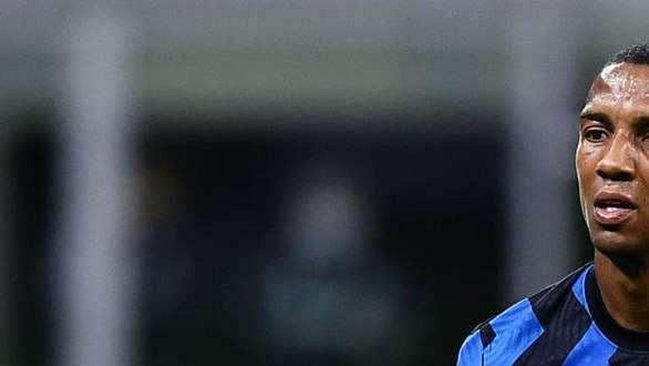Brutte notizie per Ashley Young: l'inglese ancora positivo al Covid-19 in base all'esito dell'ultimo tampone