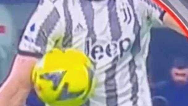 VIDEO - Non solo Rabiot, immagini chiare anche sul fallo di mano di Vlahovic