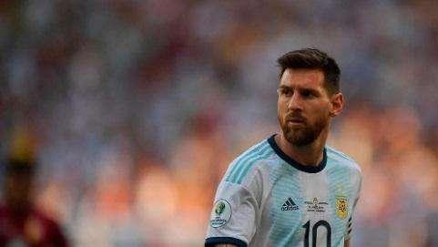 Argentina, Messi avverte Agüero e Lautaro: "Se vogliamo giocare in tre, dobbiamo aiutare la squadra"