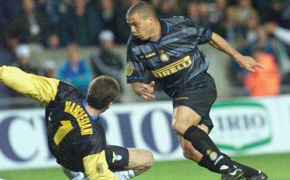 Inter-Lazio, quando la folla invocava altri artisti e sul palco salivano le star