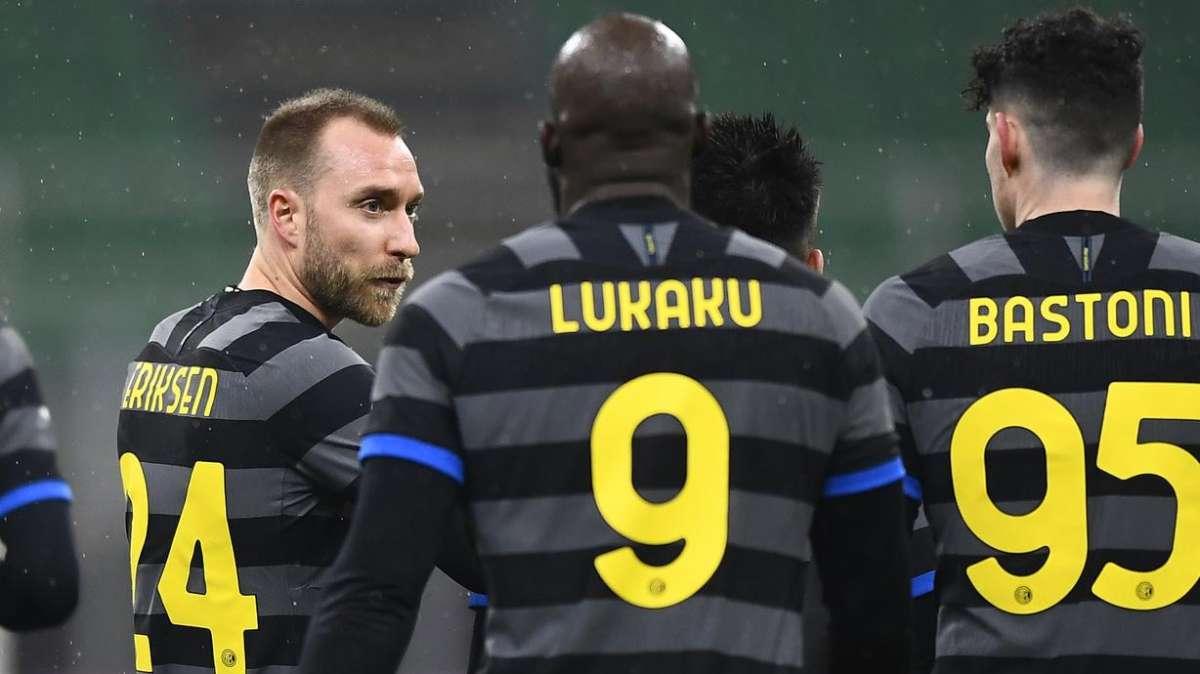 Inter-Benevento - Lautaro rabbioso, Eriksen disegna calcio. La doppietta salva Lukaku