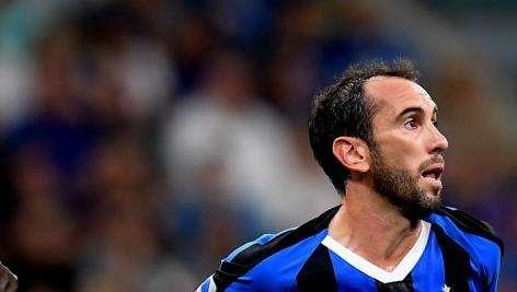 GdS - Verso il derby: per ripartire, Conte pensa al 3-4-2-1. Dentro dall'inizio Godin, Barella e Politano