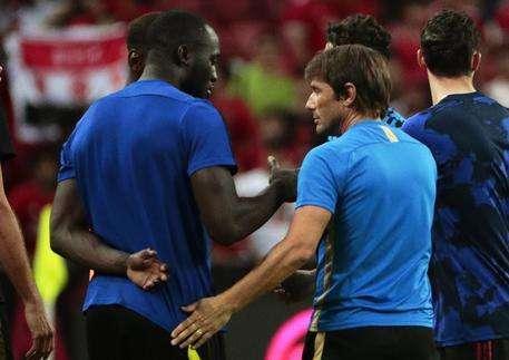 Lukaku, c'è il no del Manchester United: 65 milioni sono pochi, ma Conte insiste. La svolta arriva da Zhang?