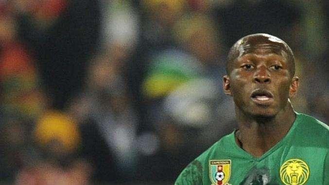 Disavventura per Mbia: aggredito in Camerun