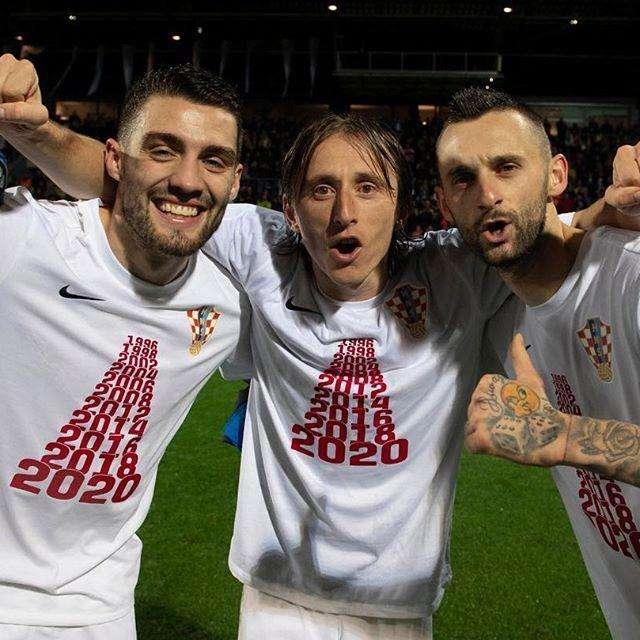 Anche la Croazia a Euro 2020, Brozovic celebra il successo con Modric e Kovacic