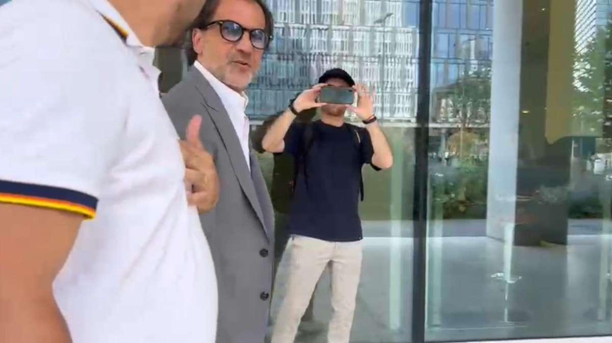VIDEO - Bozzo lascia la sede dell'Inter: "Qui solo per un caffè"