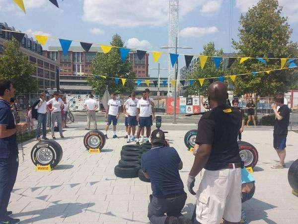 FOTO - Washington, Vidic & co. protagonisti al Pirelli Challenge. Anche con una piacevole compagnia