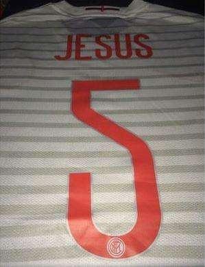 Juan: "Milano solo Inter". E posta la seconda maglia