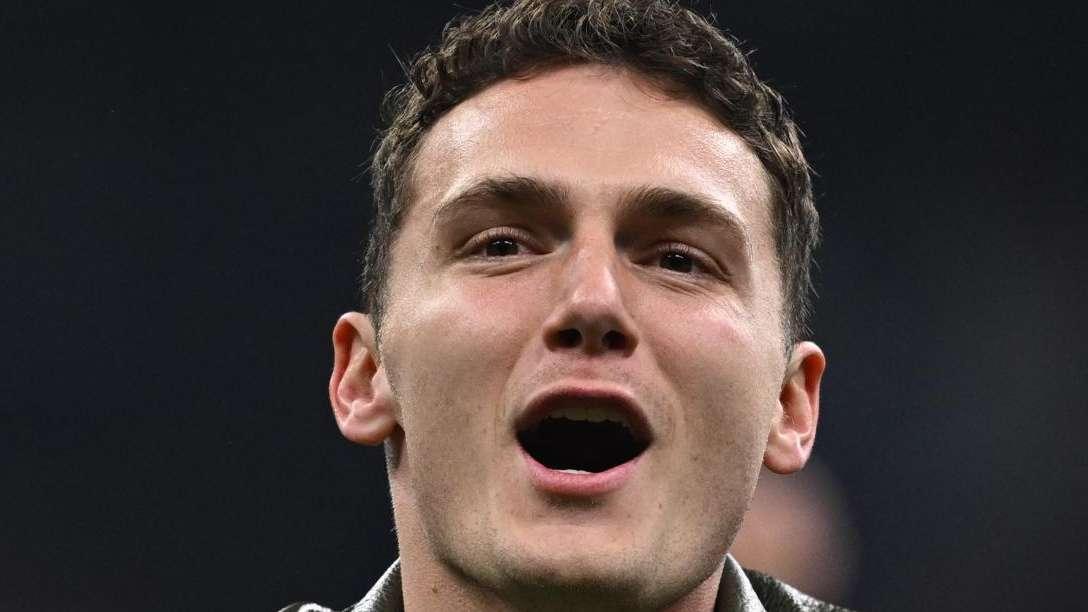 OM, Pavard esulta dopo il gol all'esordio: "Prima da sogno al Vélodrome, che emozione unica"