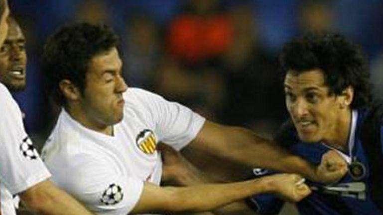 Burdisso: "Mi sentivo parte dell'Inter del Triplete. Vidi stravolgersi la vita di Adri. La rissa a Valencia? Andò così"